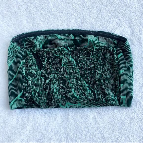 Ecote Leigh Green Leaf Printed Strapless Crop Top - Picture 7 of 8